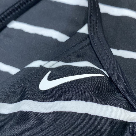 Nike woman’s black and white striped Tankini size 6 - Picture 5 of 5
